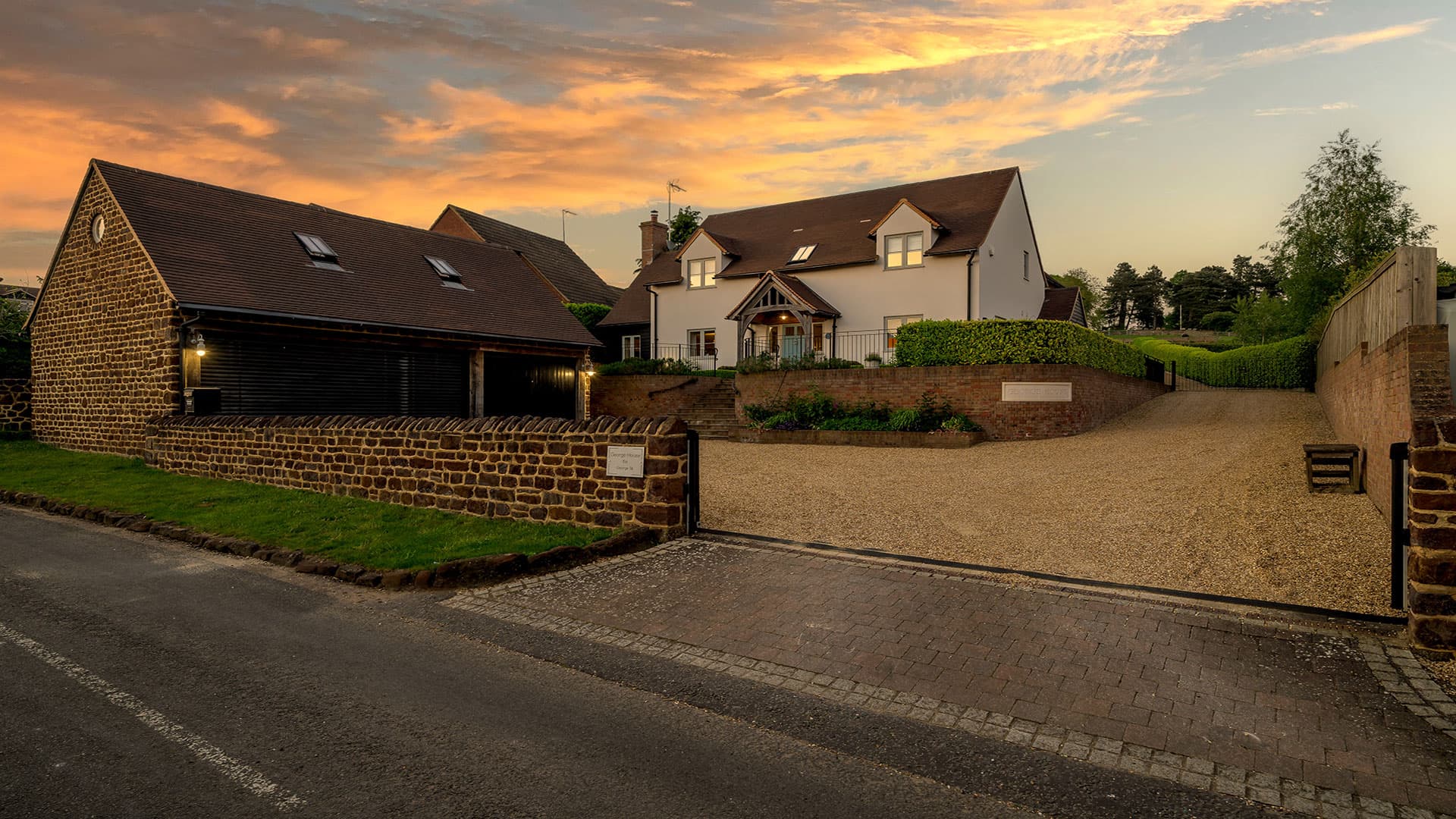 <span style="color:hsl( 306, 84%, 88% );">Your property, our expertise</span>